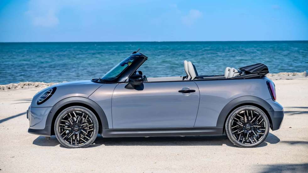 Ανανεώθηκε και παρουσιάστηκε το MINI Cooper Cabrio